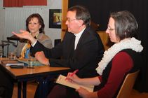 Diskussionsrunde mit Bischof Hein und den Moderatorinnen Uta Koch und Nicole Moritz